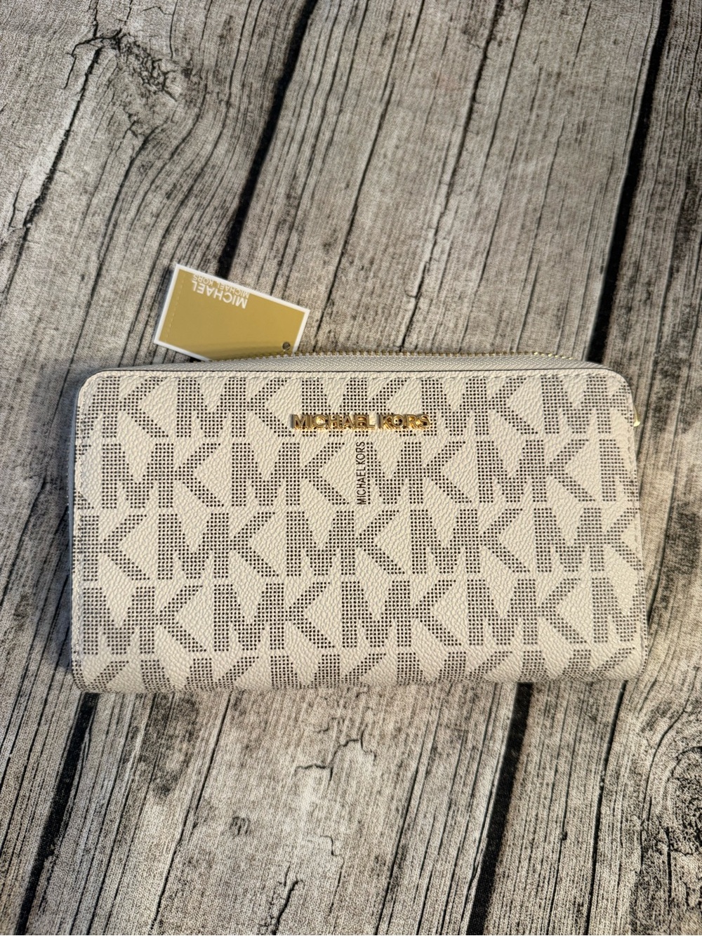 NWT! Michael Kors large zip wallet with logo. Authentic